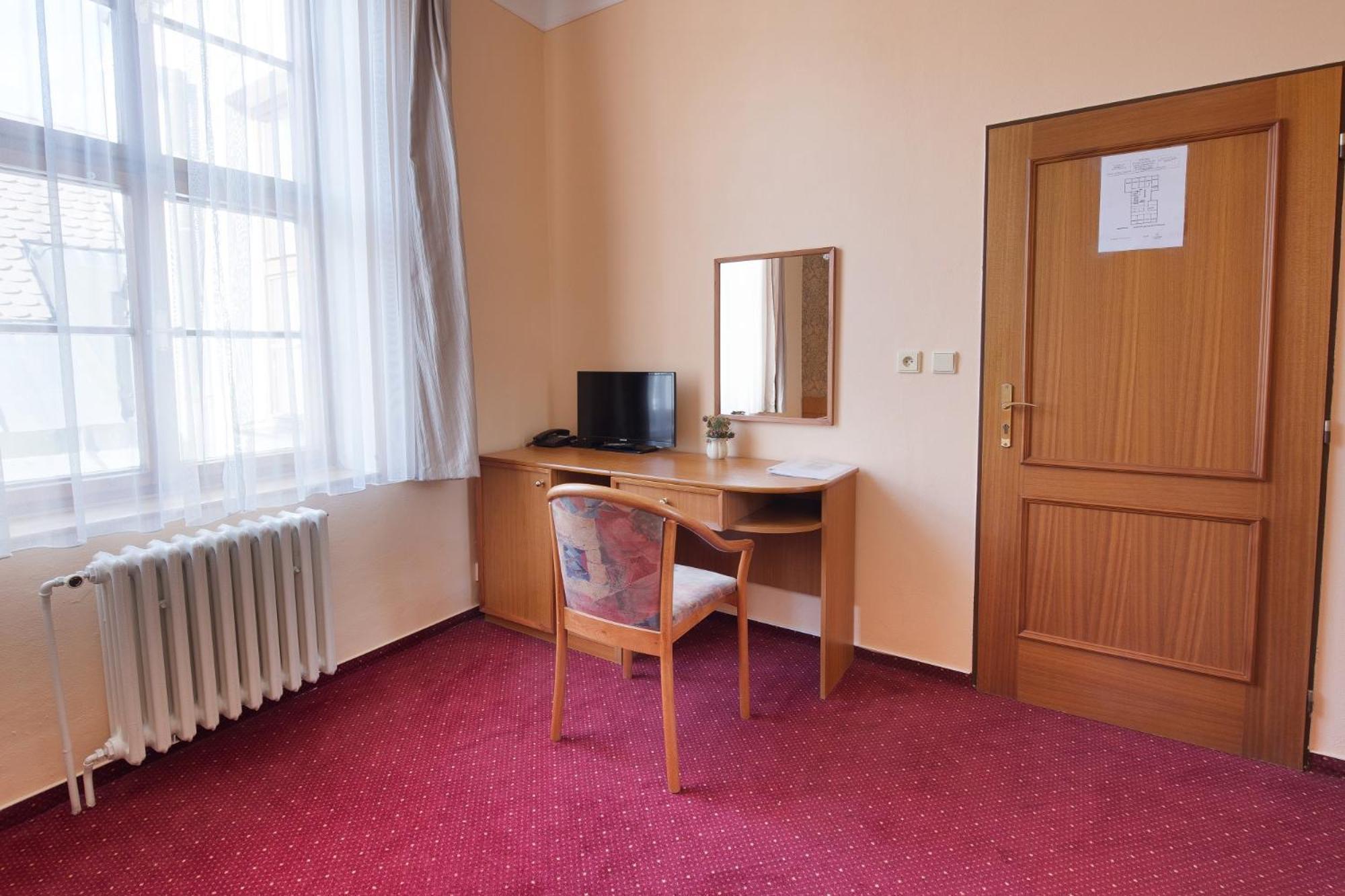 Hotel U Cerneho Orla Telč المظهر الخارجي الصورة