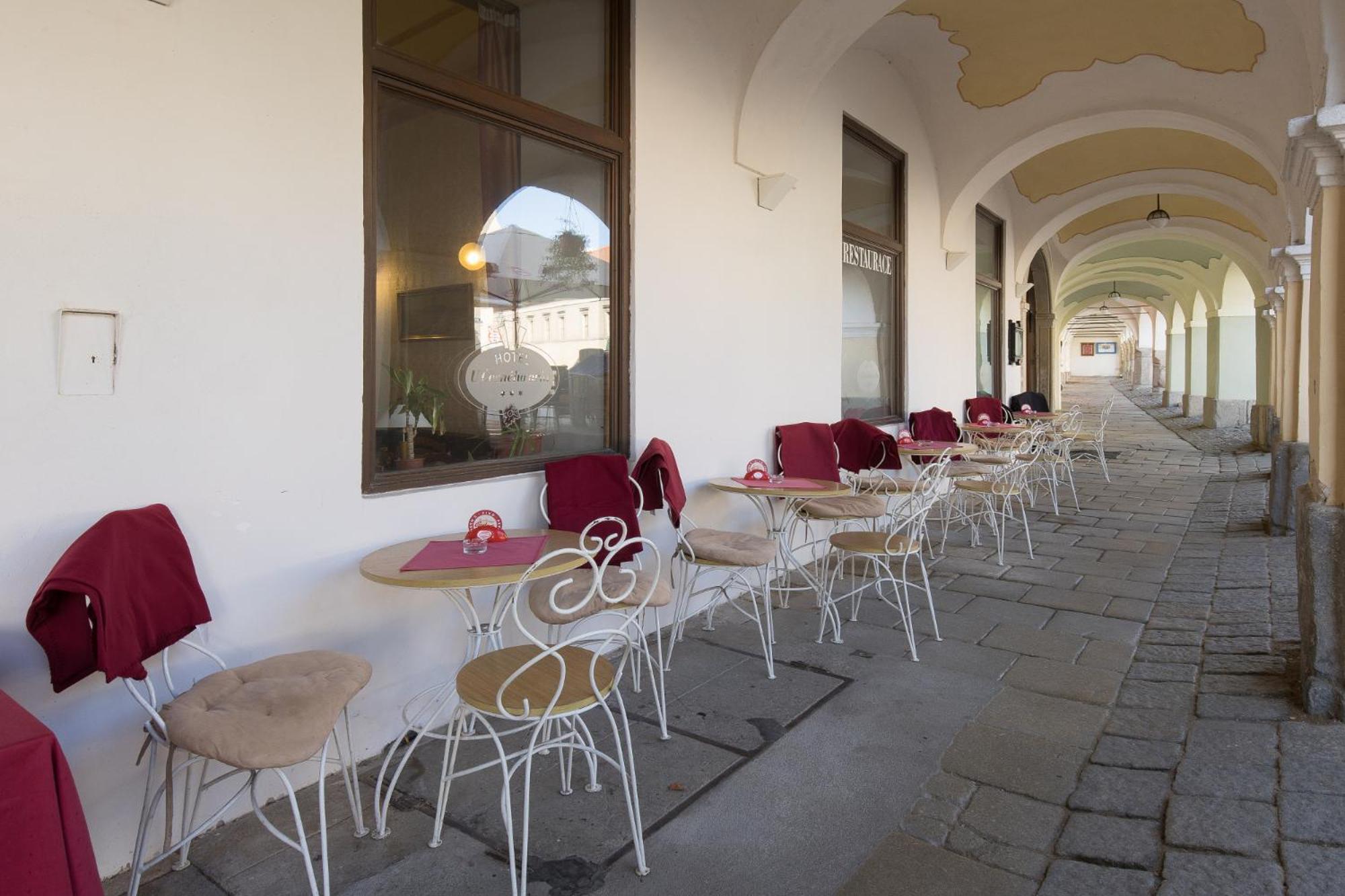 Hotel U Cerneho Orla Telč المظهر الخارجي الصورة
