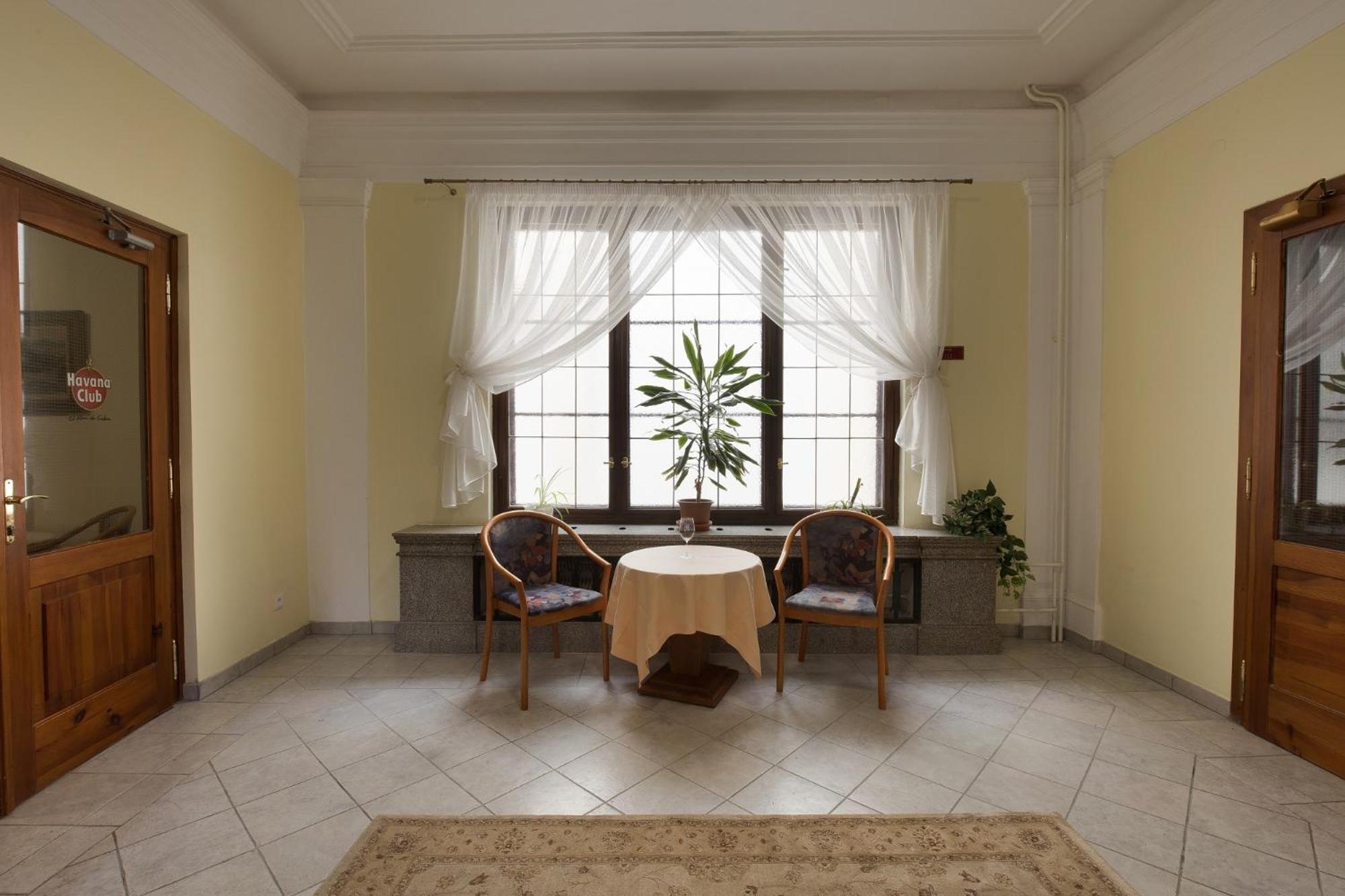Hotel U Cerneho Orla Telč المظهر الخارجي الصورة